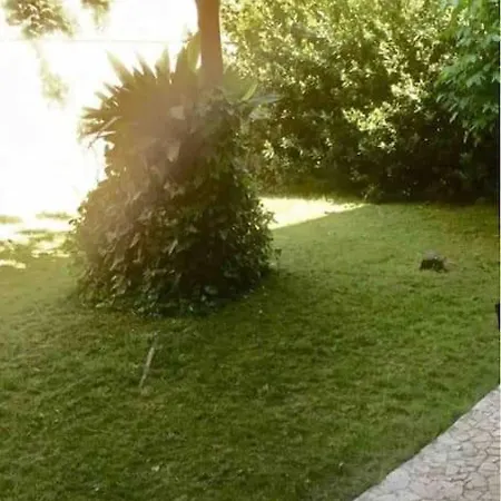 公寓 Raphael's Garden House *