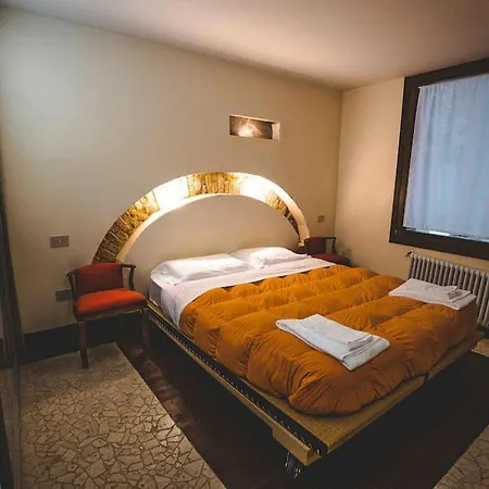Raphael's Garden House Apartment Venice