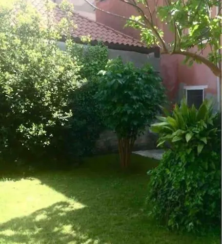 Raphael's Garden House Apartmán