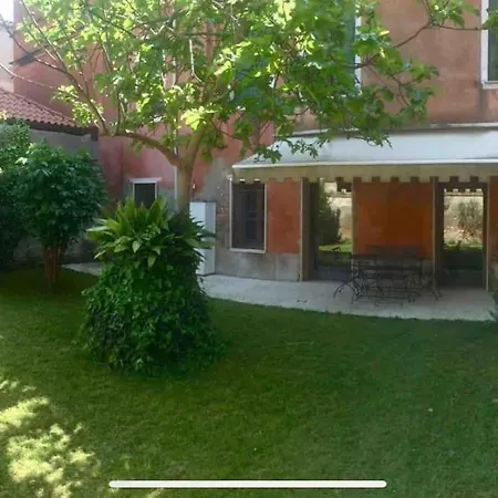 Raphael's Garden House Appartement